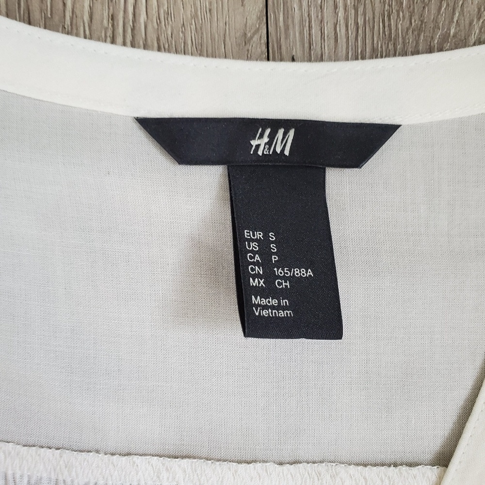 H&M Cream Blouse - Picture 2 of 2